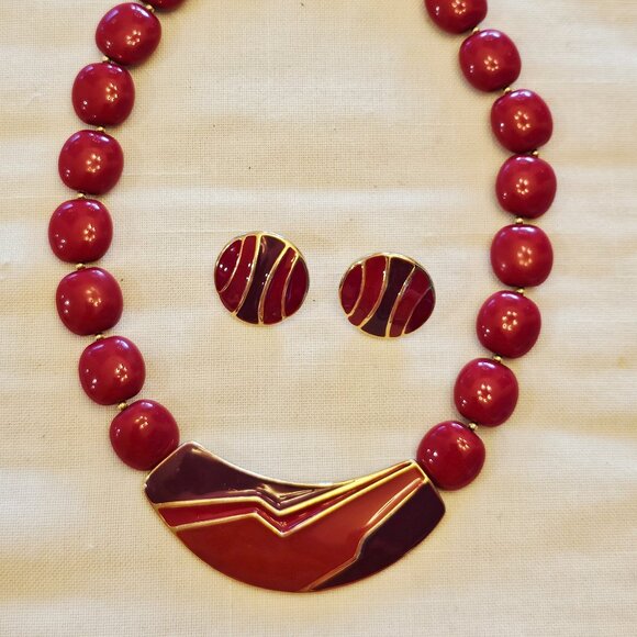 Vintage TRIFARI Cranberry Red & Plum Chevron Necklace & Matching Earrings set - Picture 1 of 7